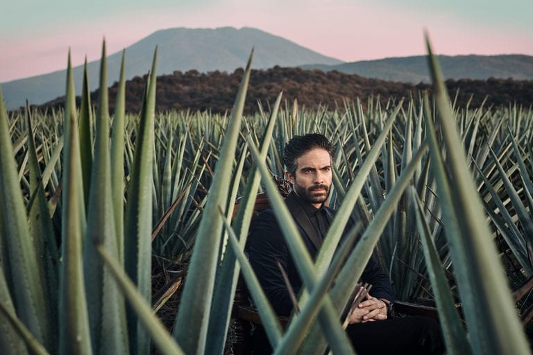 Osvaldo Benavides, un nuevo Monarca en las series de Netflix.